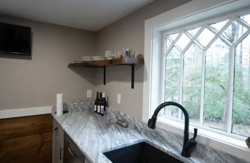 Stonehouse Cottage | Cozy waterfront newly renovated cottage!