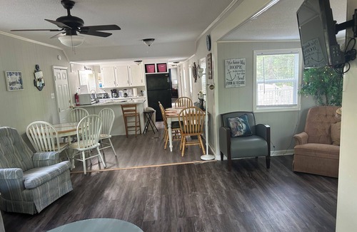 Anderson House | Cozy waterfront property near Hartwell lake.