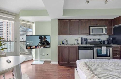 Fort York Apartment | Cozy Waterfront Studio Free Parking & Bentway