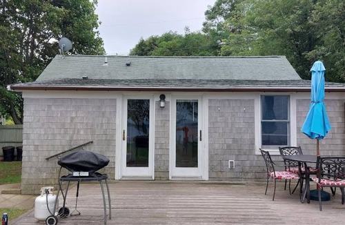 Portsmouth Cottage | Cozy Waterfront Prudence Island Cottage