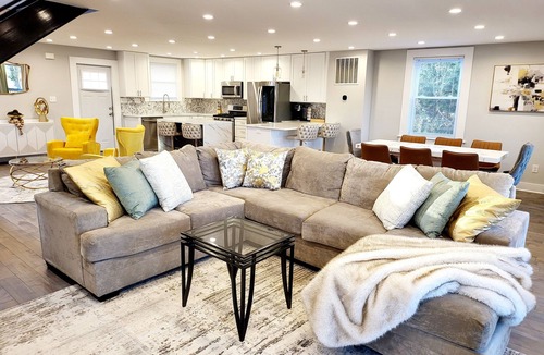 Dundalk Villa | Cozy Waterfront Villa with Hot Tub/fitness/theater & game room, WiFi in Dundalk