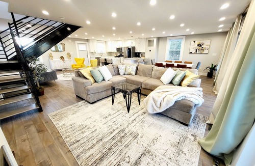 Dundalk Villa | Cozy Waterfront Villa with Hot Tub/fitness/theater & game room, WiFi in Dundalk