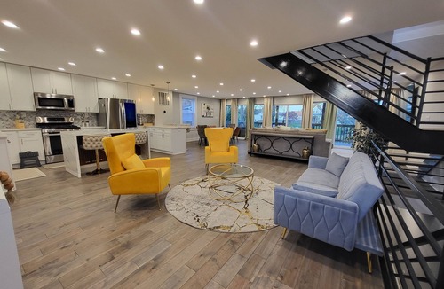 Dundalk Villa | Cozy Waterfront Villa with Hot Tub/fitness/theater & game room, WiFi in Dundalk