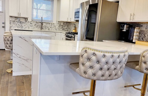 Dundalk Villa | Cozy Waterfront Villa with Hot Tub/fitness/theater & game room, WiFi in Dundalk