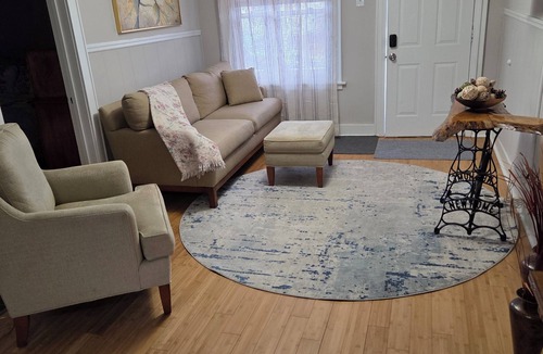 Rotterdam Apartment | Cozy, well equipped 1st Floor Apt in the Heart of Schenectady. Family Friendly