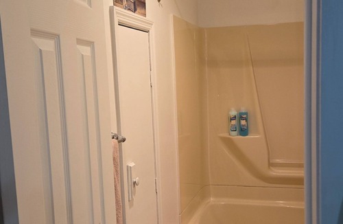 Rotterdam Apartment | Cozy, well equipped 1st Floor Apt in the Heart of Schenectady. Family Friendly