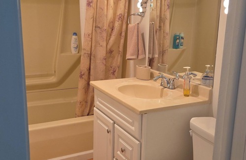 Rotterdam Apartment | Cozy, well equipped 1st Floor Apt in the Heart of Schenectady. Family Friendly