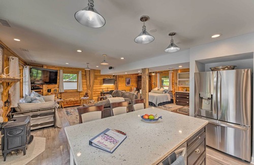 Bassett Apartment | Cozy Wisconsin Studio, 11 Mi to Lake Geneva!