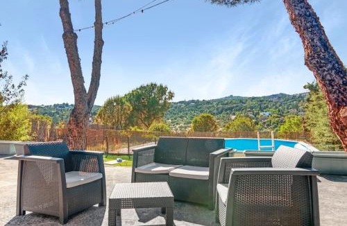 Torrelodones Villa | Cozy wood cabin, Casino, Pool, 25 min to Madrid Center