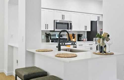 Glendale Sports and Entertainment District Apartment | CozySuites at Glendale
