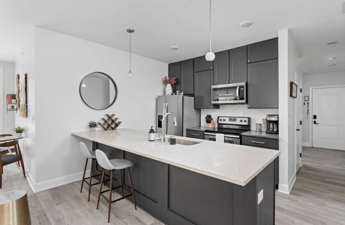 Meridian-Kessler Apartment | CozySuites at Meridian Kessler