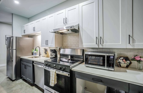 Downtown Cincinnati Apartment | CozySuites at Textile - 5BR/4BA | 2 units