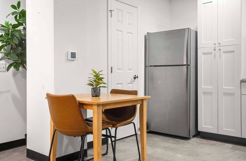 Cultural District Apartment | CozySuites Charming 1BR in Downtown Pitts #3