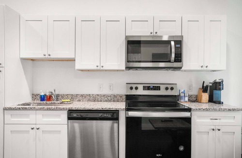 Cultural District Apartment | CozySuites Classy 1BR in Downtown Pitts #11