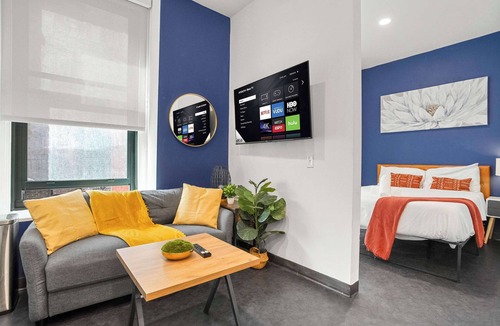 Cultural District Apartment | CozySuites Classy 1BR in Downtown Pitts #11