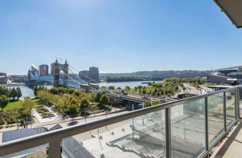 Downtown Cincinnati Apartment | CozySuites - Current at the Banks