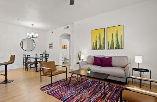 Glendale Sports and Entertainment District Apartment | CozySuites Glendale by the stadium with pool 15