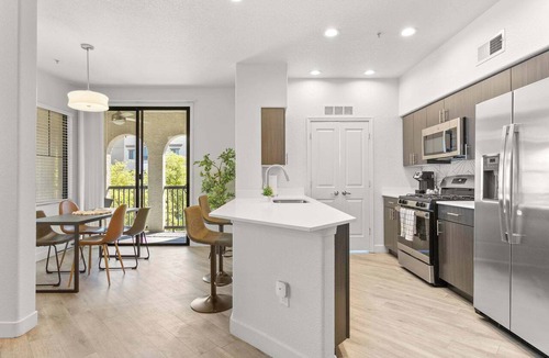 Glendale Sports and Entertainment District Apartment | CozySuites Glendale by the stadium with pool! 16