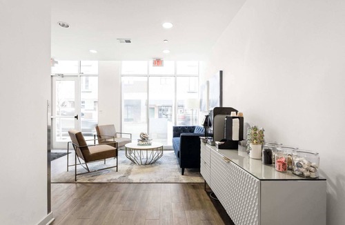 Kennedy King Apartment | CozySuites l Chic 1BR, Bottleworks Indy #5