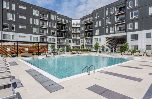 Central Business District Apartment | Cozysuites l Luxe 2BR in Downtown Cincinnati #5
