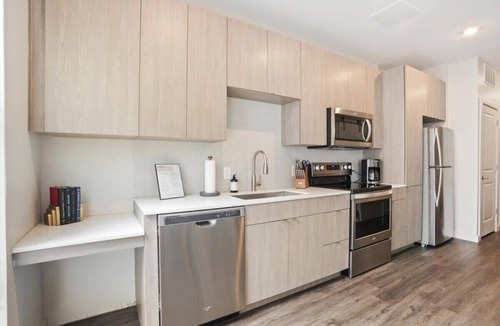 Lower Lawrenceville Apartment | CozySuites Modern 1BR, Lawrenceville
