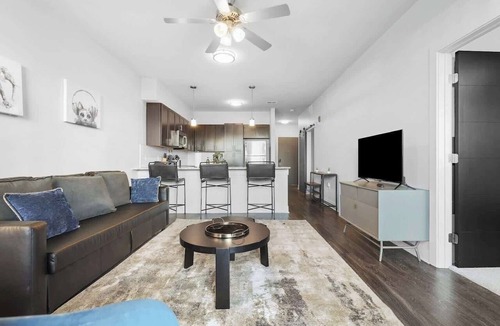 Indianapolis Apartment | CozySuites Modern 2BR, Nora Indianapolis #11
