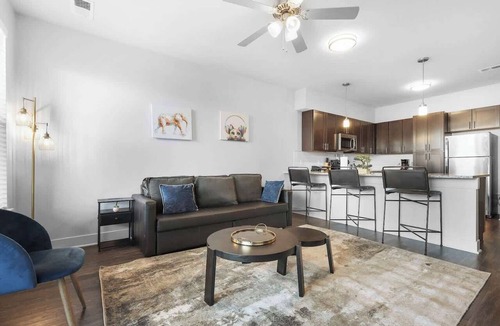 Indianapolis Apartment | CozySuites Modern 2BR, Nora Indianapolis #11