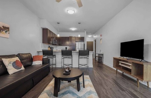 Indianapolis Apartment | CozySuites Modern 2BR, Nora Indianapolis #10