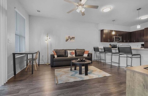 Indianapolis Apartment | CozySuites Modern 2BR, Nora Indianapolis #10