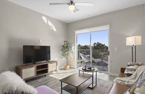 Camelback East Apartment | Cozysuites Paradise under the palms with Pool! 21