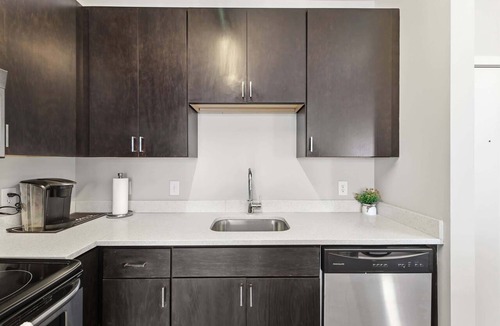 Market East District Apartment | CozySuites | Spacious 2BR Monument Circle with parking