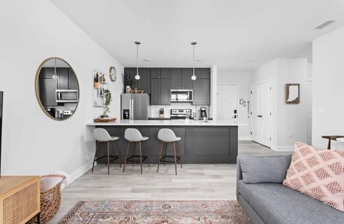 Meridian-Kessler Apartment | CozySuites Spacious 2BR at Meridian Kessler
