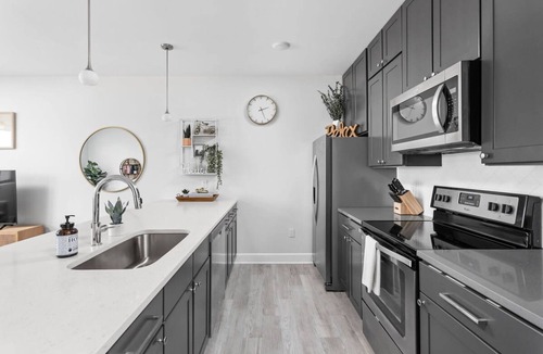Meridian-Kessler Apartment | Cozysuites Stylish 2BR at Meridian Kessler