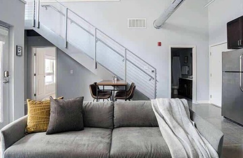 Market East District Apartment | CozySuites TWO Stylish Apts, Monument Circle, Indy
