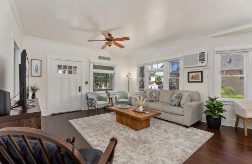 Alamitos Beach House | CozyVibeStay King Bed Parking Walk to Beach