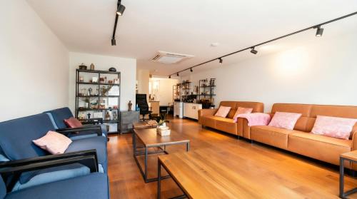 Downtown Singapore Hostel | CoZzzee Hostel