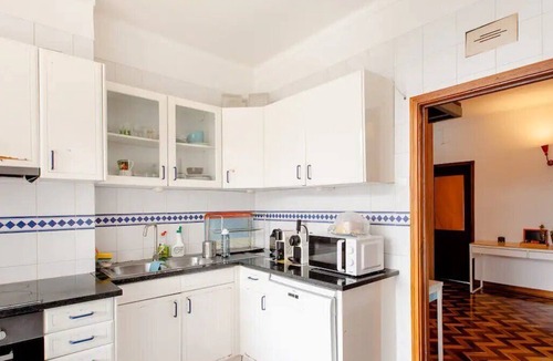 Santo Antonio dos Olivais Apartment | CQ4 | Large Studio with Balcony, Kitchen, Work/Dining Area and Private Bathroom