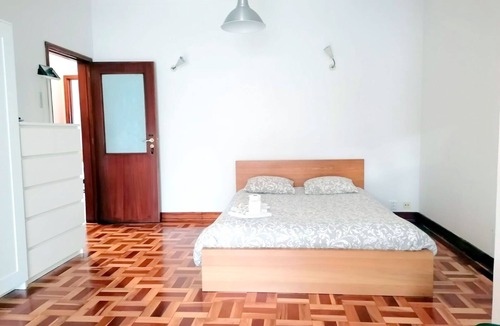 Santo Antonio dos Olivais Apartment | CQ4 | Large Studio with Balcony, Kitchen, Work/Dining Area and Private Bathroom