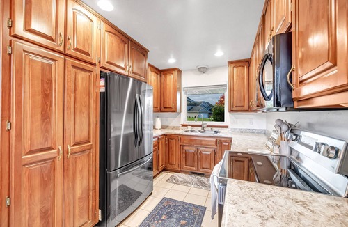 De Pere House | CR East River Drive House