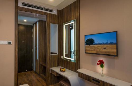 KK Nagar Hotel | CR Grande