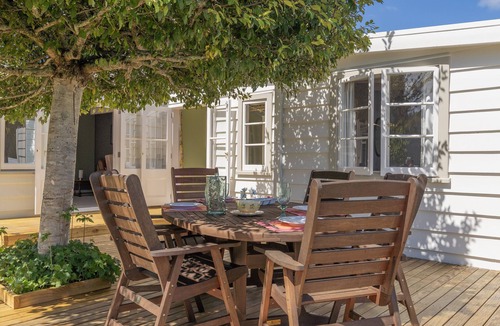 Coromandel House | Crabapple Cottage - Coromandel Town Holiday Home