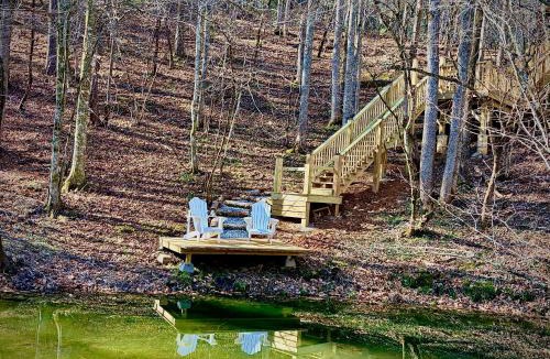 Morganton House | Crabapple-Secluded cabin with pond creek access, hot tub, fire pit in Blue Ridge