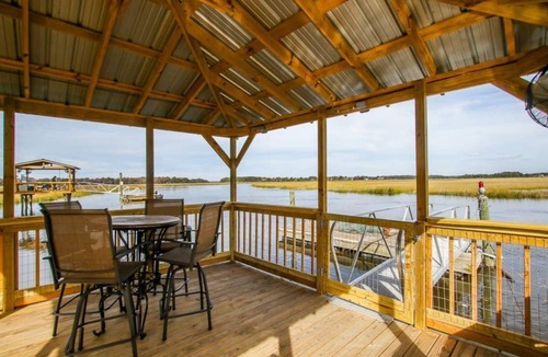 Midway House | Crabbin Cabin - Spacious, Seasonal Riverside Home
