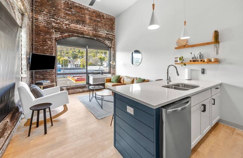 Duluth Apartment | Craft District Apt w/Gym & Coffee Shop 316