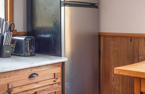 Clifford Cabin | Craftsman Cabin Retreat I Saltwater Hot Tub & Natural Beauty!