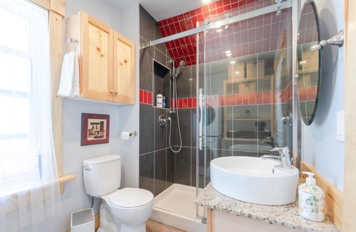 Ramsay Apartment | Craftsman's Loft - Heritage charm - AC - 5 min DT