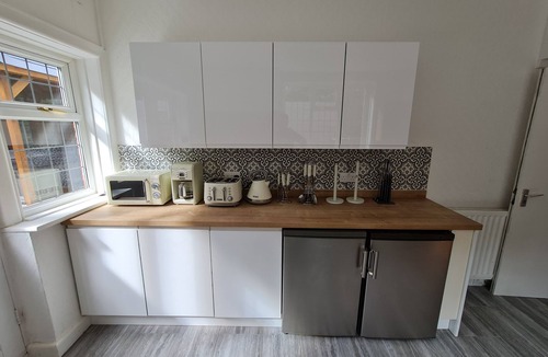 Bournemouth City Centre Villa | Cragside Villa with Hot Tub