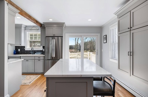 West Barnstable House | Cranberry Meadow Farm is a newly renovated Carriage House that sleeps 8.