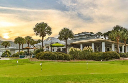 Twin Oaks House | Crawdad by AvantStay | Isle of Palms Home w/ BBQ