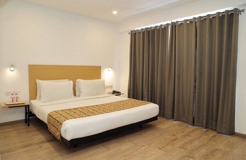 Gandhinagar Hotel | CRAYON HOTELS